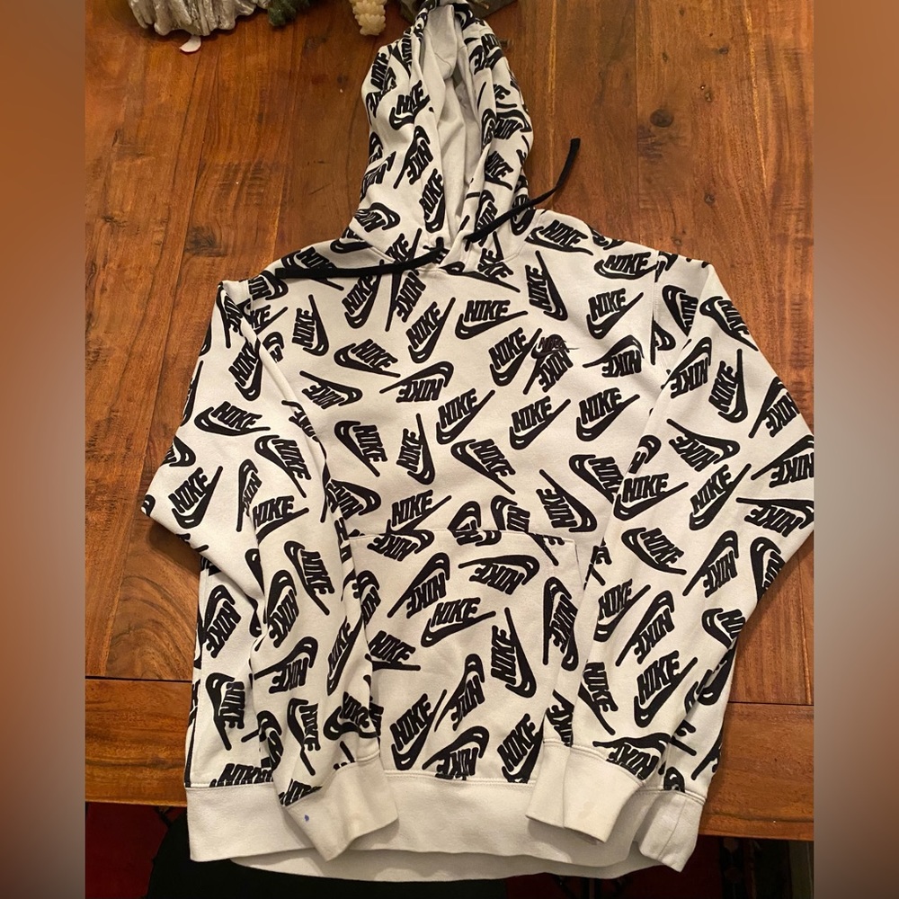 Nike logo hoodie Men’s Medium